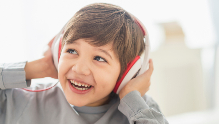 Escuchar música mejora el proceso cerebral de los bebés